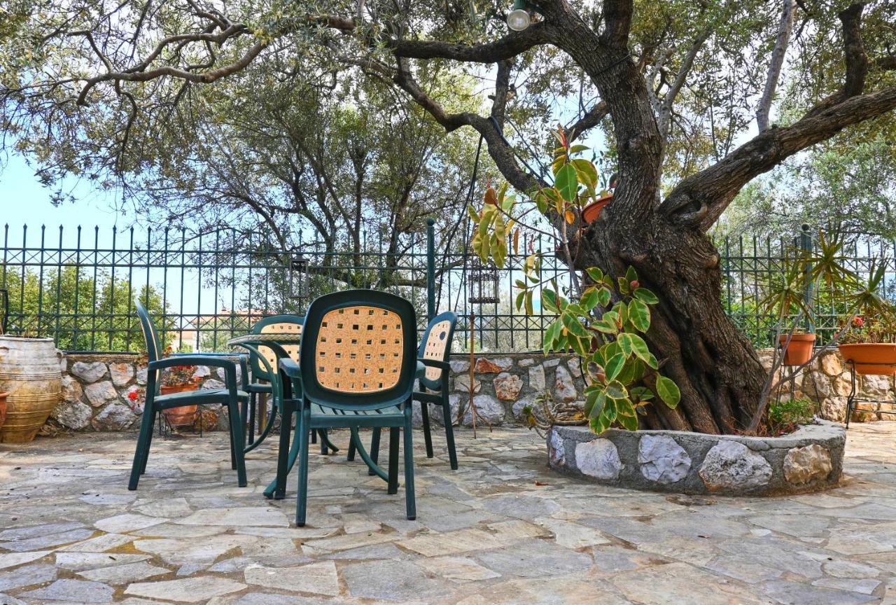 Pavlos' Cottage With Beach View Kórfos Dış mekan fotoğraf