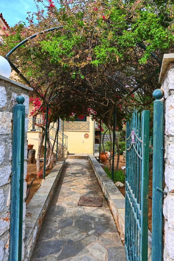 Pavlos' Cottage With Beach View Kórfos Dış mekan fotoğraf